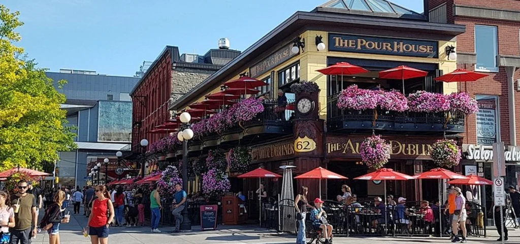 ByWard Market Urban Energy with Cozy Retreats