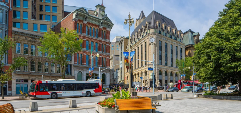 Downtown Ottawa Convenient & Festive